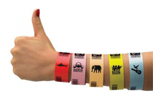 bracelet evenementiel de plusieurs couleurs